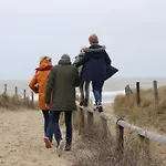 Zomerhuis Zomerbries 펜션 *